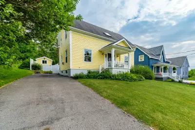 Detached in Prince Edward County
