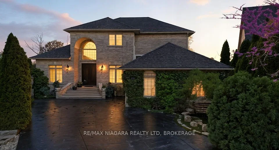 8319 VEGTER Court, Niagara Falls, ON L2H 3M1