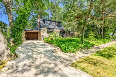 Detached in Sarnia