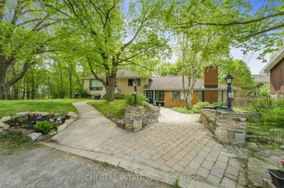 Triplex in Kanata