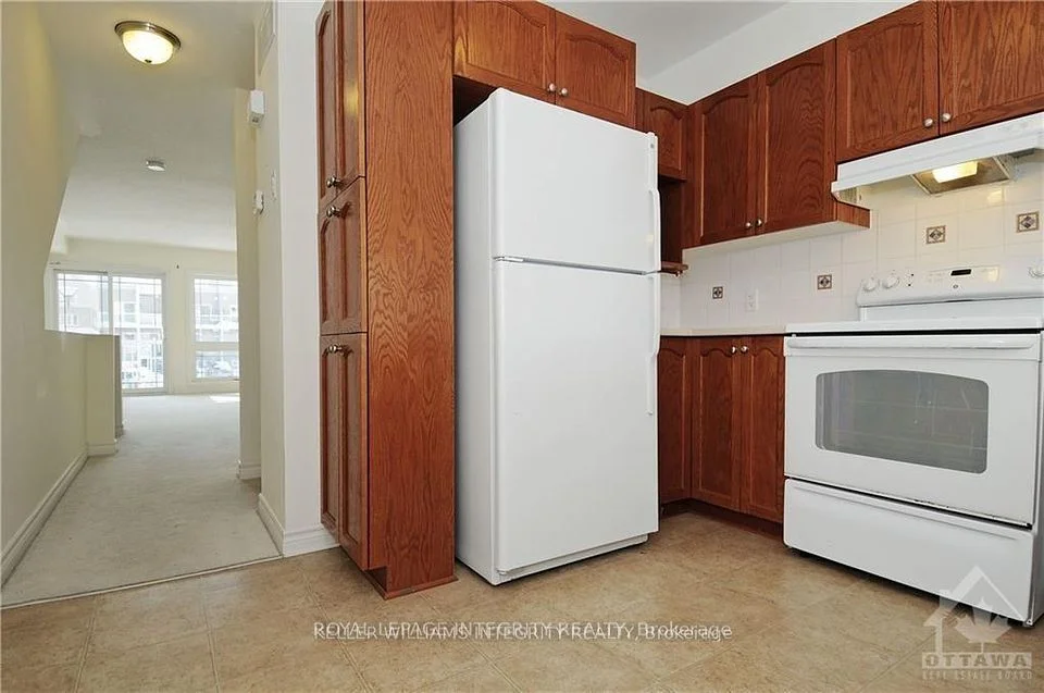 156 Paseo Private, South of Baseline to Knoxdale, ON K2G 4N6