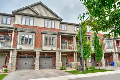 Condo Townhouse in Hamilton