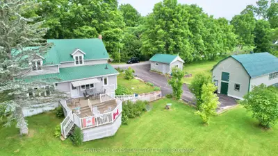 Detached in Leeds and the Thousand Islands