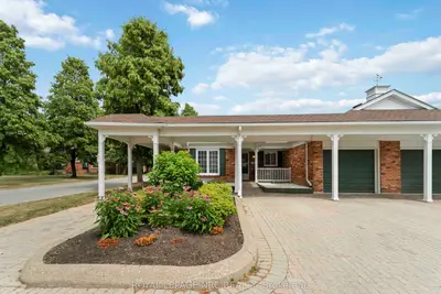 Condo Townhouse in Lincoln