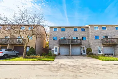 Condo Townhouse in Hamilton