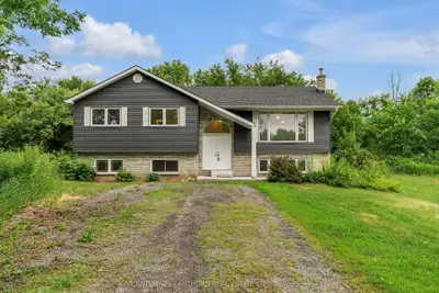 Detached in Centre Hastings