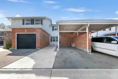 Condo Townhouse in Waterloo