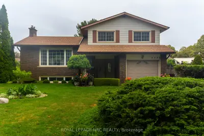 Detached in Niagara Falls