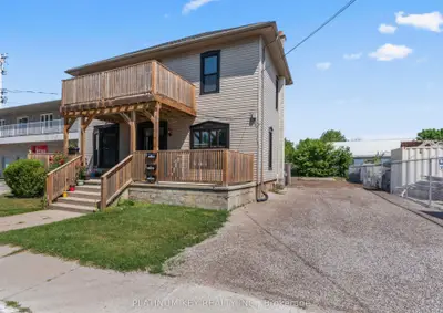 Triplex in Strathroy-Caradoc