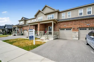 Att/Row/Townhouse in Cobourg