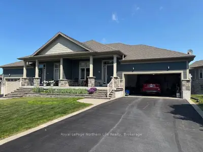 Att/Row/Townhouse in North Bay