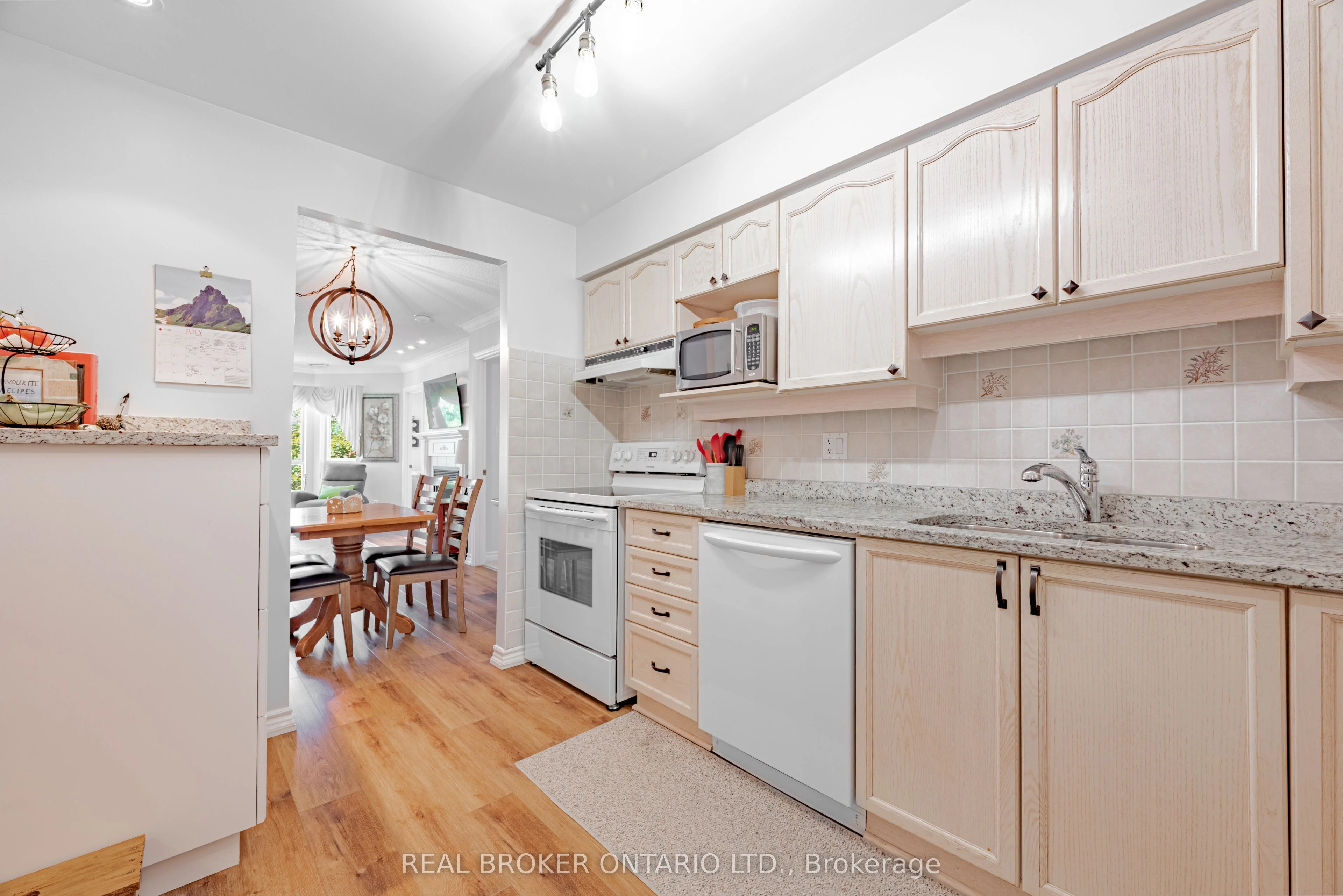 3 Heritage Way 202, Kawartha Lakes, On K9v 5z1