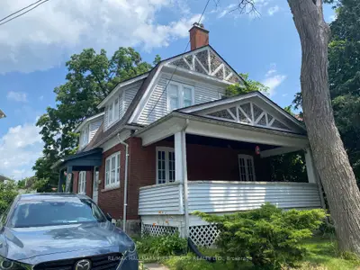 Detached in Niagara Falls