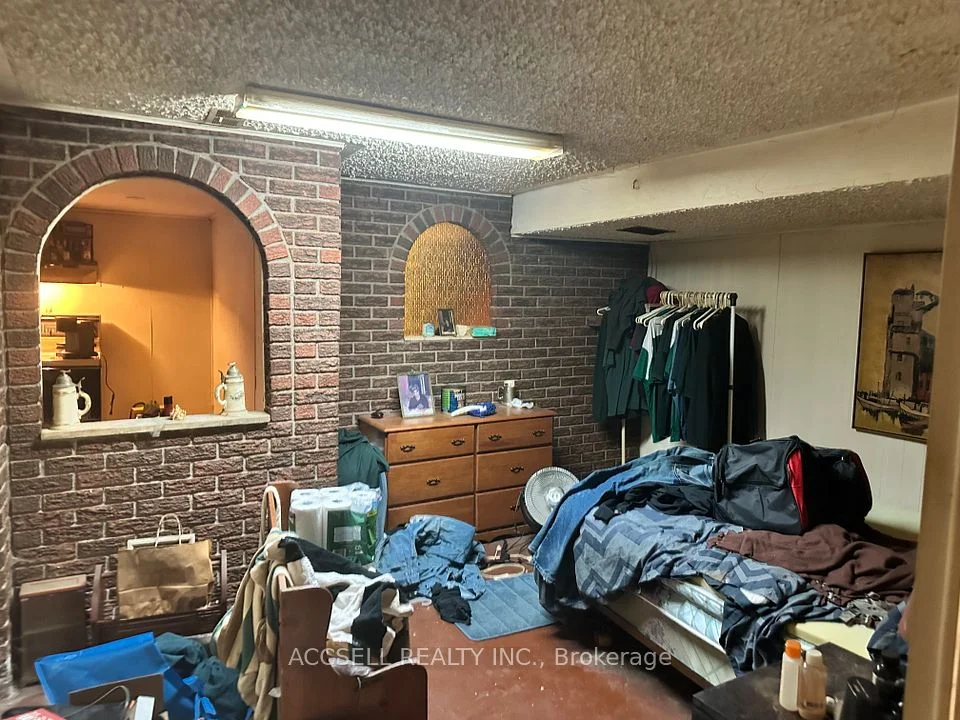 1122 Aldea Avenue, Billings Bridge - Riverside Park and Area, ON K1H 8C2