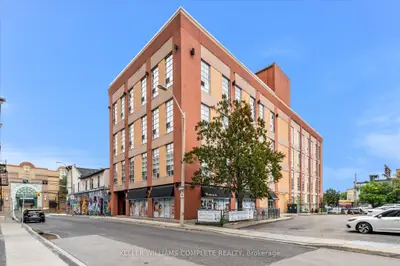 Condo Apartment in Hamilton