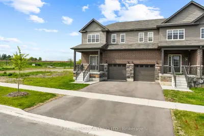 Att/Row/Townhouse in Cobourg