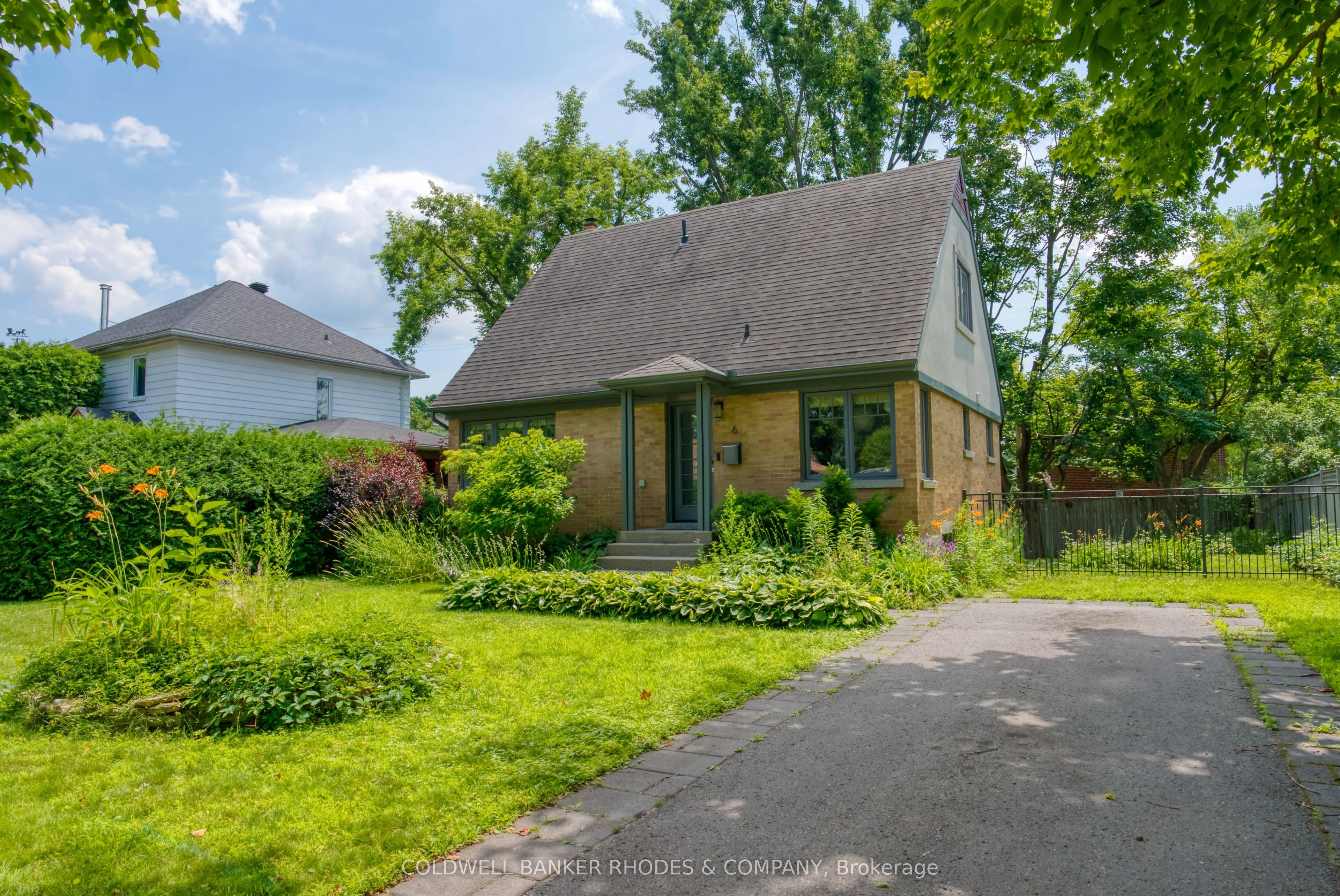 6 Jeffrey Avenue, Manor Park - Cardinal Glen and Area, ON K1K 0E2