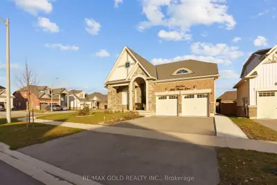 Detached in Fort Erie