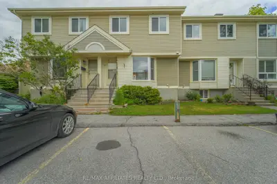 Condo Townhouse in Kanata