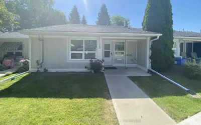 Condo Townhouse in Hamilton