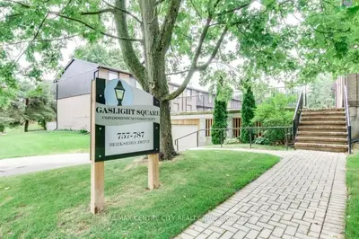 Condo Townhouse in London South