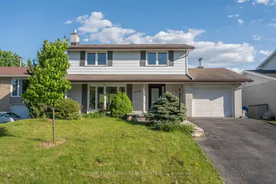 Detached in Parkway Park - Queensway Terrace S and Area