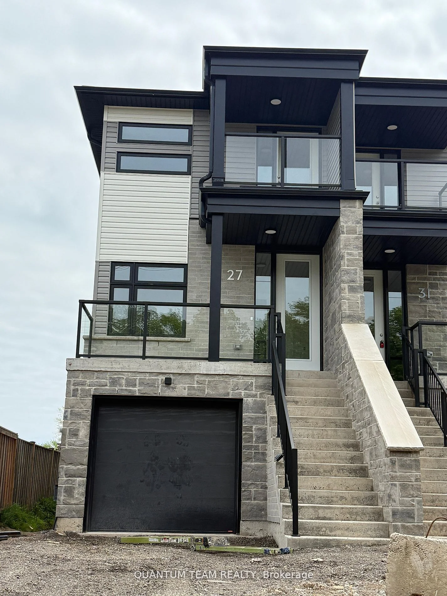 27 Superior Street Main, Welland, ON L3B 3A6