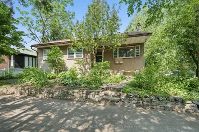 Duplex in Beacon Hill North - South and Area