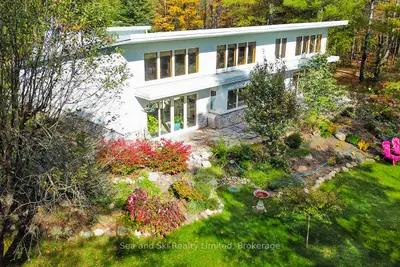 Detached in West Grey