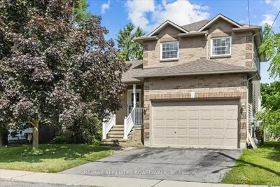 Detached in Mississippi Mills