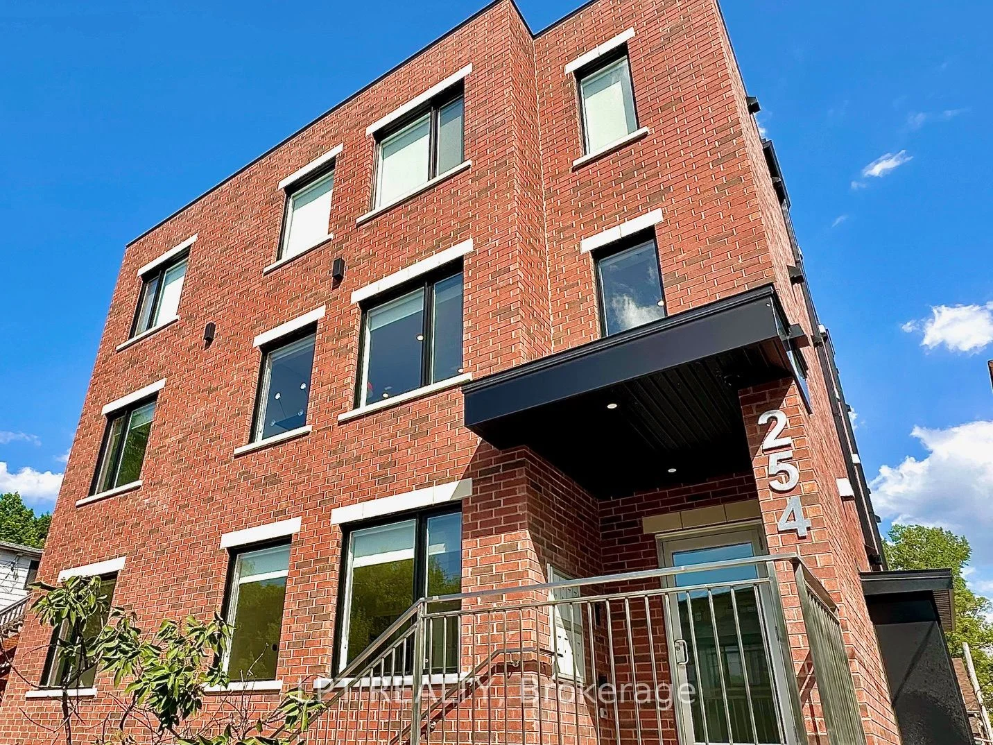 254 GARNEAU Street 1, Vanier and Kingsview Park, ON K1L 7T8