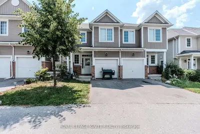 Att/Row/Townhouse in Brant