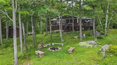 Detached in Addington Highlands