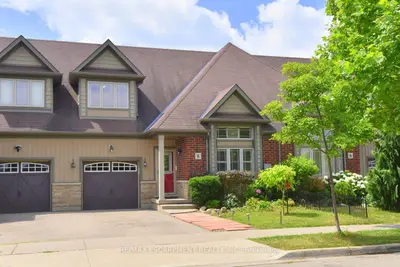 Att/Row/Townhouse in Hamilton