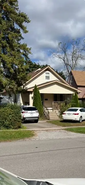 Detached in Niagara Falls