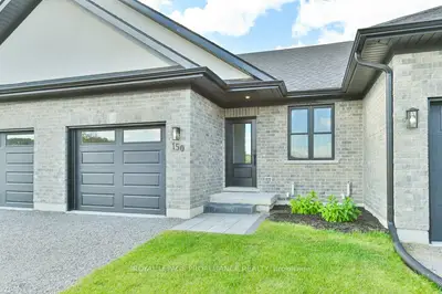 Att/Row/Townhouse in Stirling-Rawdon
