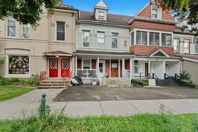 Triplex in Brockville