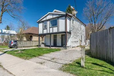 Triplex in London East