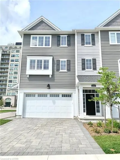 Condo Townhouse in London North