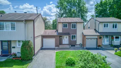 Att/Row/Townhouse in Orleans - Convent Glen and Area