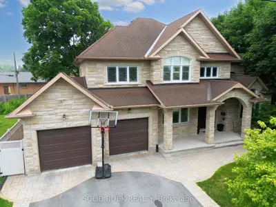 Detached in Meadowlands - Crestview and Area