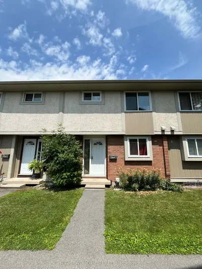 Condo Townhouse in Bells Corners and South to Fallowfield