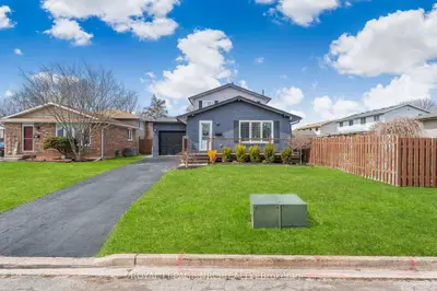 Detached in Niagara Falls