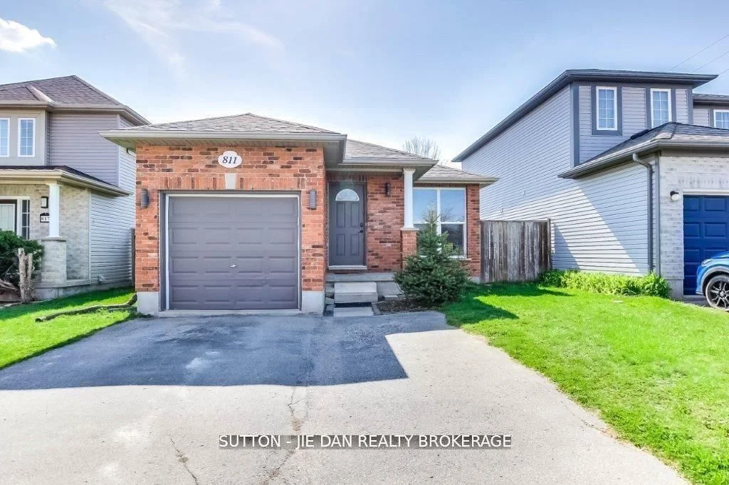 811 SOUTH WENIGE Drive, London North, ON N5X 4G9