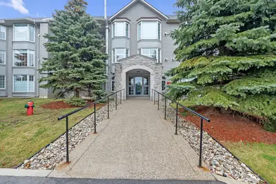 Condo Apartment in Hamilton