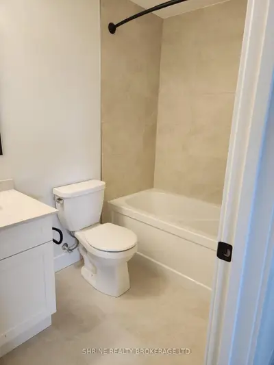 Condo Townhouse in London South