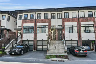 Condo Townhouse in Hamilton