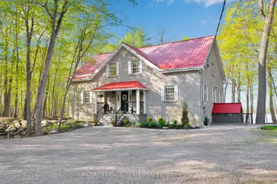 Detached in Carp - Dunrobin - Huntley - Fitzroy and Area