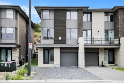 Att/Row/Townhouse in Kanata