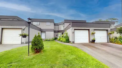 Condo Townhouse in Blackburn Hamlet